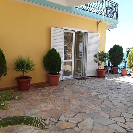 Odhisea Hotel Restaurant Qeparo Exterior photo