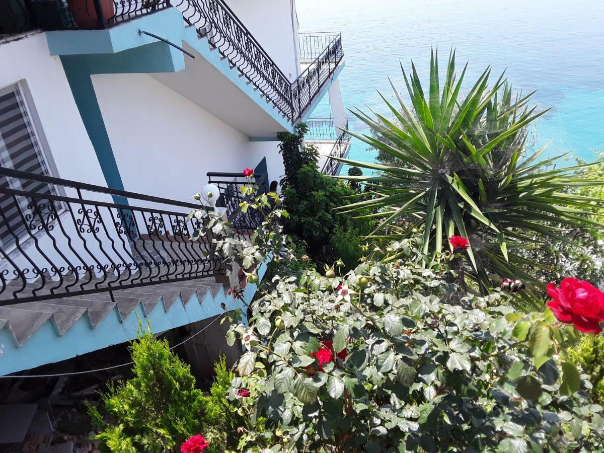 Odhisea Hotel Restaurant Qeparo Exterior photo