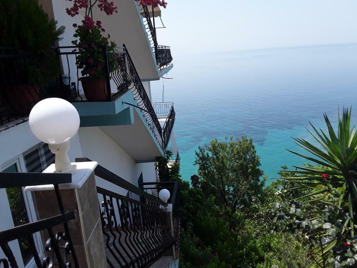 Odhisea Hotel Restaurant Qeparo Exterior photo