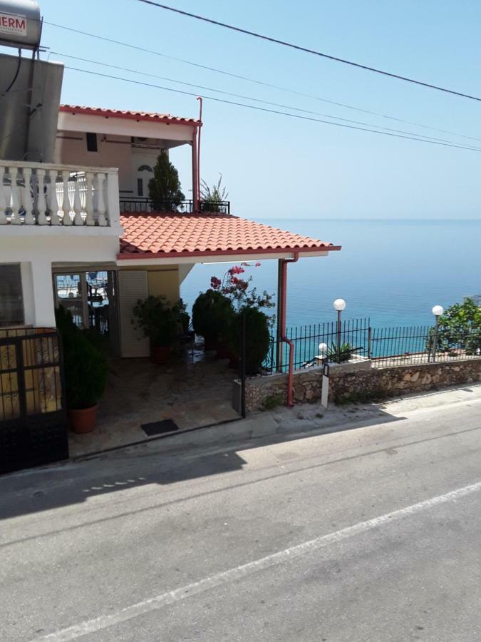 Odhisea Hotel Restaurant Qeparo Exterior photo