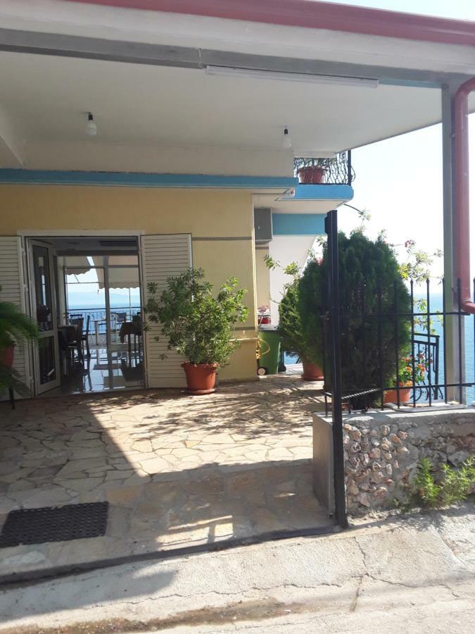 Odhisea Hotel Restaurant Qeparo Exterior photo